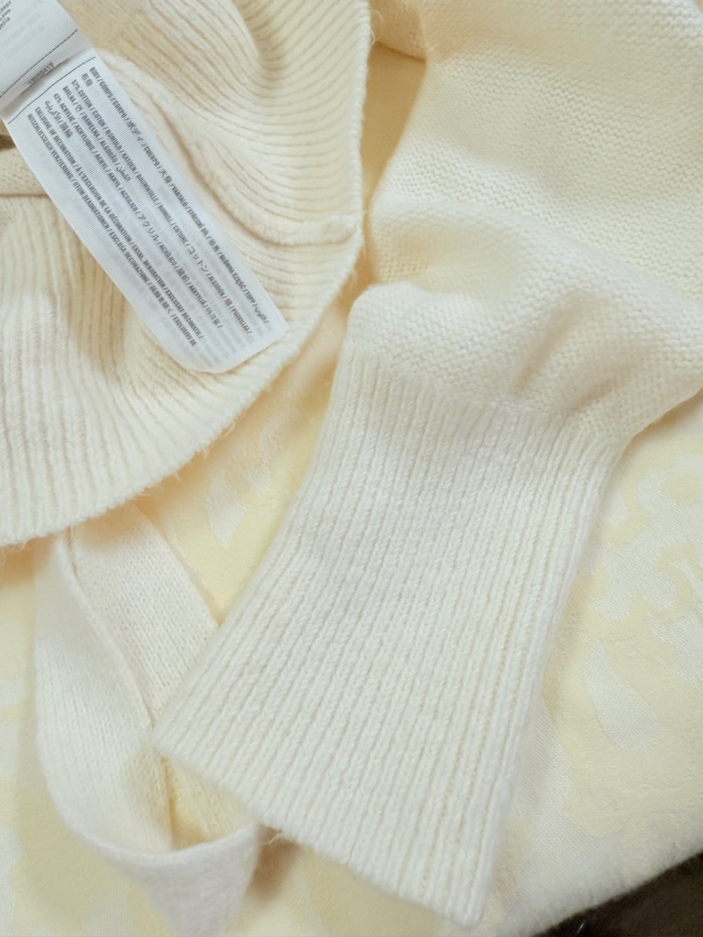 Abercrombie & Fitch Cream Ribbed Knit Sweater Label Detail - Picture 9 of 11